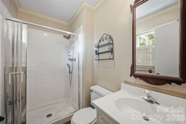 3721 9th Street Drive NE, Hickory, NC 28601