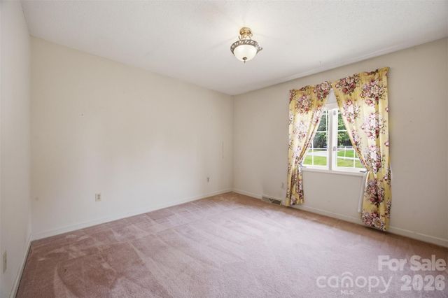 3721 9th Street Drive NE, Hickory, NC 28601