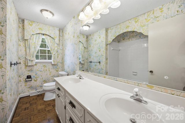 3721 9th Street Drive NE, Hickory, NC 28601