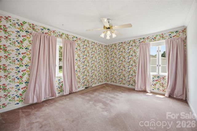 3721 9th Street Drive NE, Hickory, NC 28601