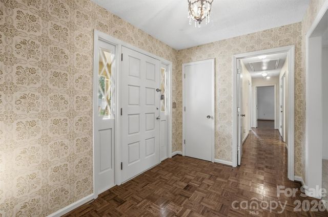 3721 9th Street Drive NE, Hickory, NC 28601