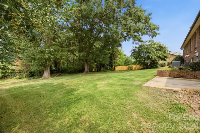 3721 9th Street Drive NE, Hickory, NC 28601