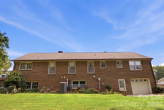 3721 9th Street Drive NE, Hickory, NC 28601