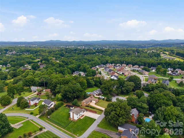 3721 9th Street Drive NE, Hickory, NC 28601
