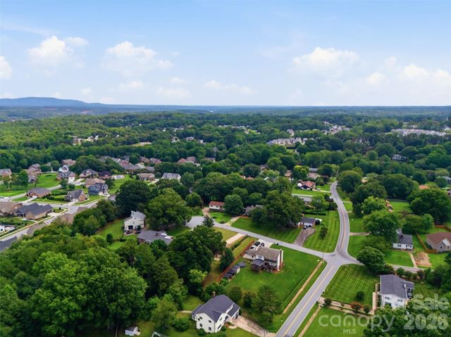 3721 9th Street Drive NE, Hickory, NC 28601