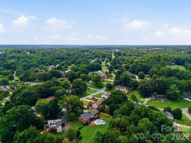 3721 9th Street Drive NE, Hickory, NC 28601