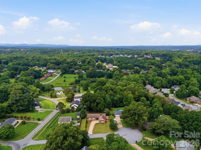 3721 9th Street Drive NE, Hickory, NC 28601