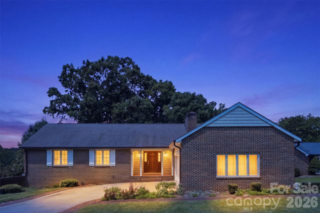 3721 9th Street Drive NE, Hickory, NC 28601