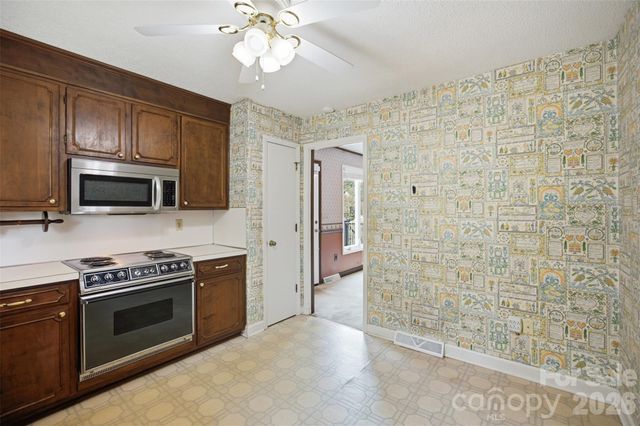 3721 9th Street Drive NE, Hickory, NC 28601