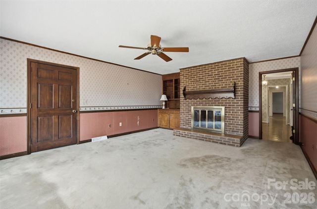 3721 9th Street Drive NE, Hickory, NC 28601