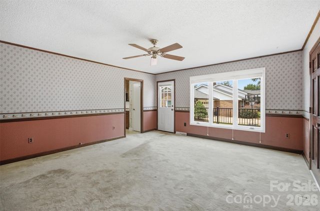 3721 9th Street Drive NE, Hickory, NC 28601