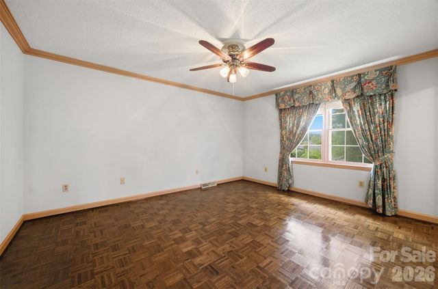 3721 9th Street Drive NE, Hickory, NC 28601
