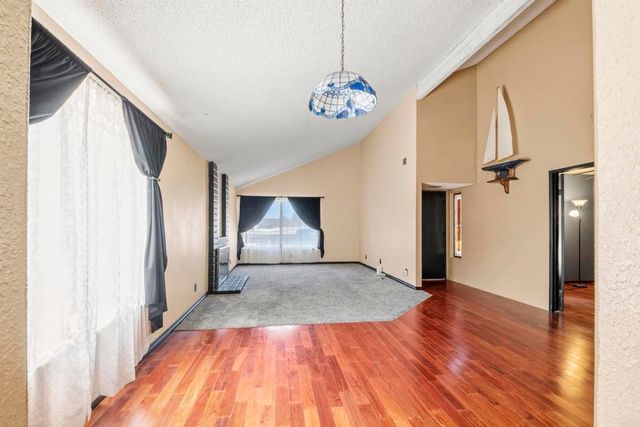 9715 Kenesaw Court, Santee, CA 92071