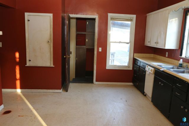 810 Locust St Street, Yankton, SD 57078