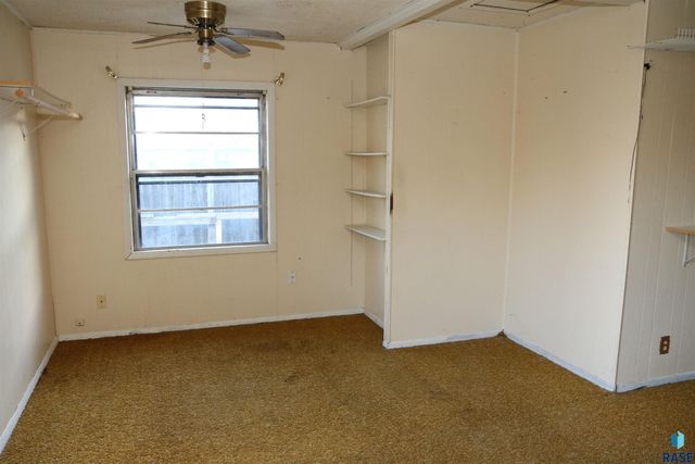 810 Locust St Street, Yankton, SD 57078