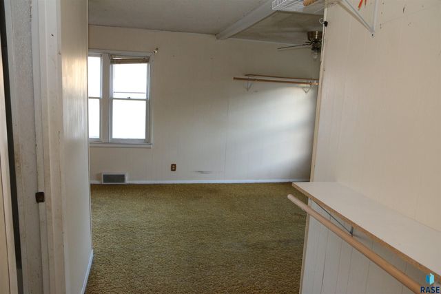 810 Locust St Street, Yankton, SD 57078