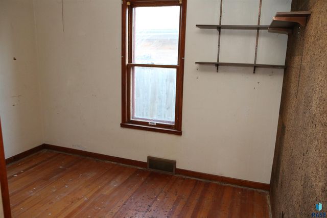 810 Locust St Street, Yankton, SD 57078