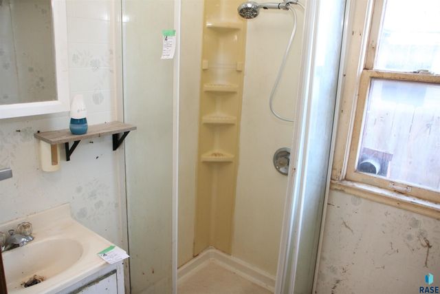 810 Locust St Street, Yankton, SD 57078