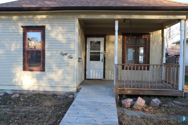 810 Locust St Street, Yankton, SD 57078