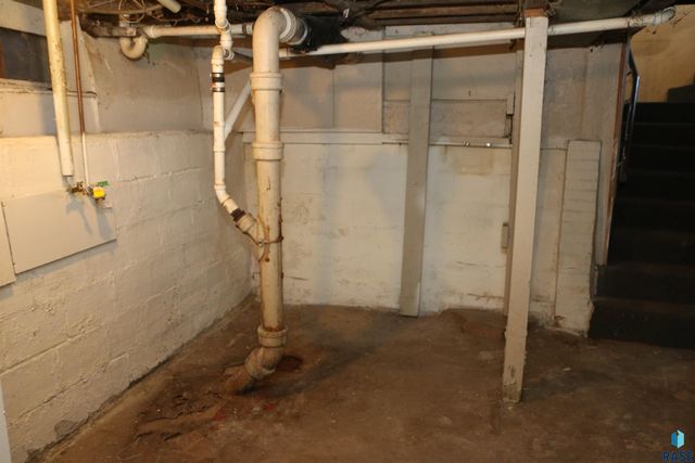 810 Locust St Street, Yankton, SD 57078