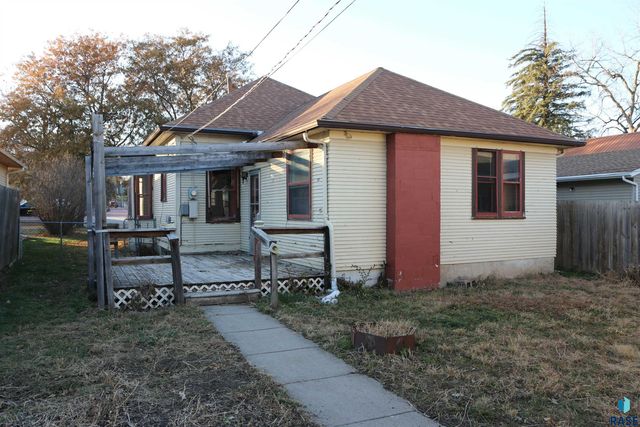 810 Locust St Street, Yankton, SD 57078