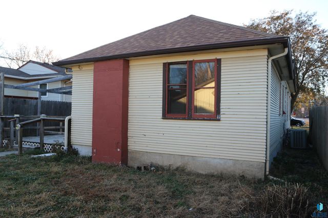 810 Locust St Street, Yankton, SD 57078