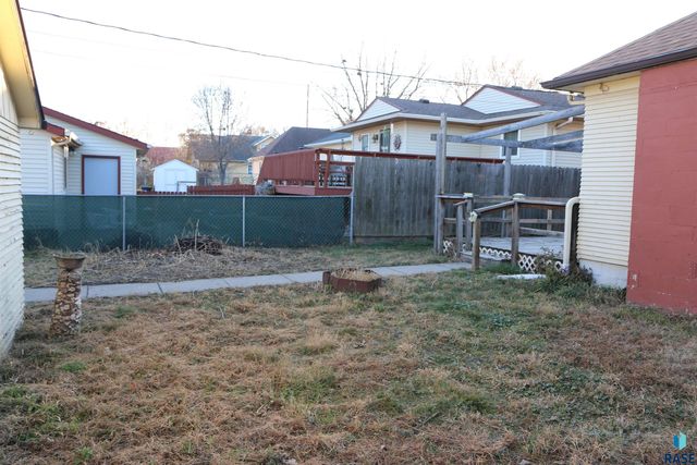 810 Locust St Street, Yankton, SD 57078