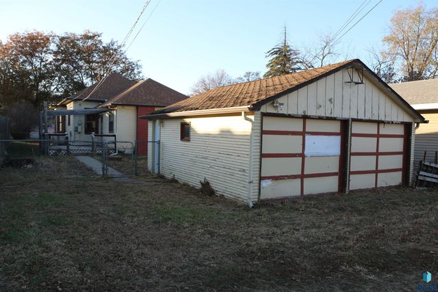 810 Locust St Street, Yankton, SD 57078