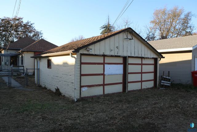 810 Locust St Street, Yankton, SD 57078