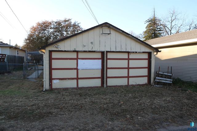 810 Locust St Street, Yankton, SD 57078