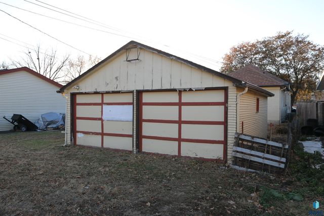 810 Locust St Street, Yankton, SD 57078