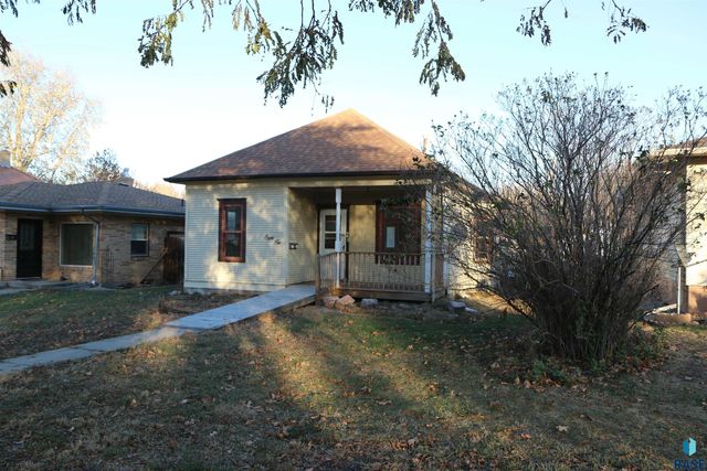 810 Locust St Street, Yankton, SD 57078