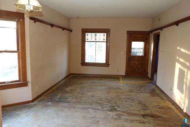 810 Locust St Street, Yankton, SD 57078