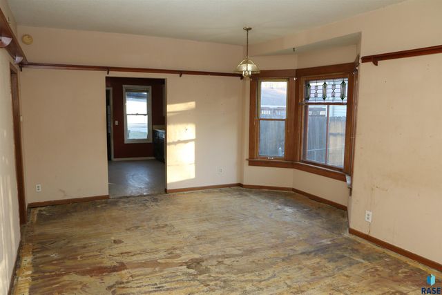 810 Locust St Street, Yankton, SD 57078