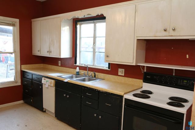 810 Locust St Street, Yankton, SD 57078