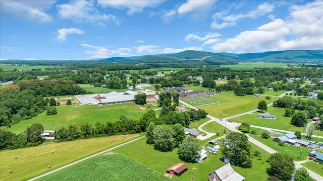 424 Winchester Hwy, Hillsboro, TN 37342