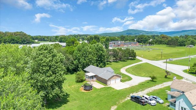 424 Winchester Hwy, Hillsboro, TN 37342