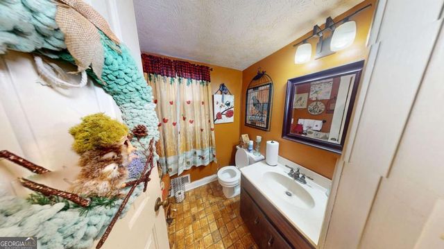 3246 Classic Drive, Snellville, GA 30078