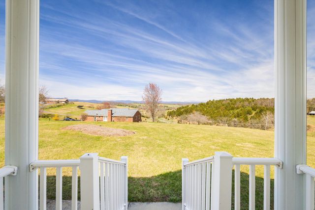 2178 CHURCHVILLE AVE, Staunton, VA 24401