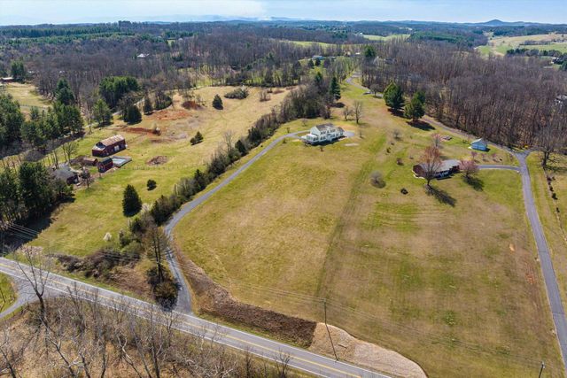 2178 CHURCHVILLE AVE, Staunton, VA 24401