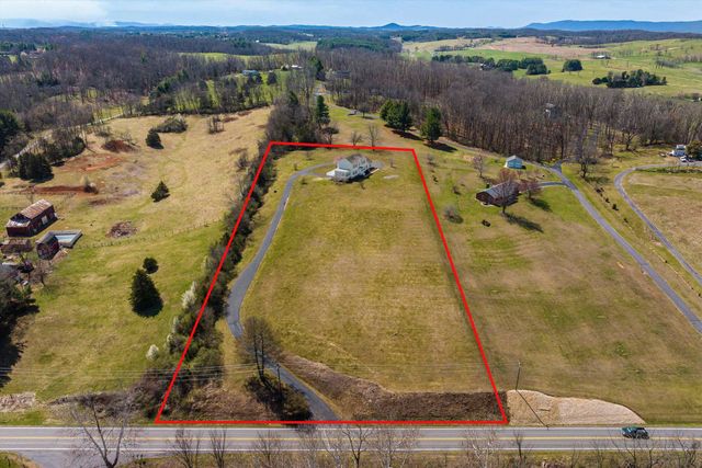 2178 CHURCHVILLE AVE, Staunton, VA 24401