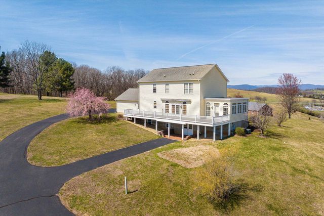 2178 CHURCHVILLE AVE, Staunton, VA 24401