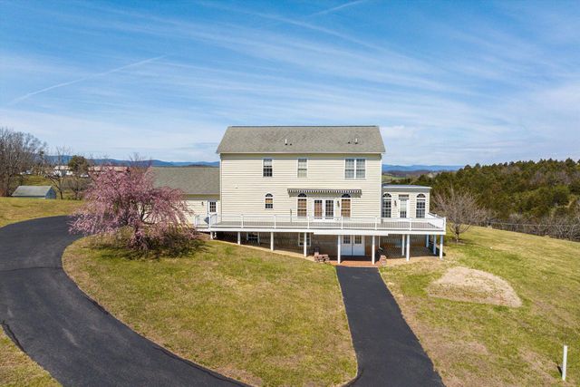 2178 CHURCHVILLE AVE, Staunton, VA 24401