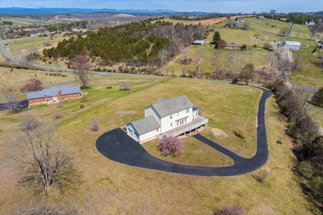 2178 CHURCHVILLE AVE, Staunton, VA 24401