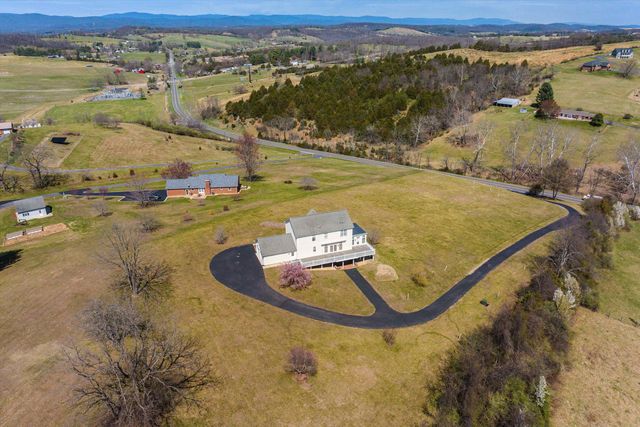 2178 CHURCHVILLE AVE, Staunton, VA 24401