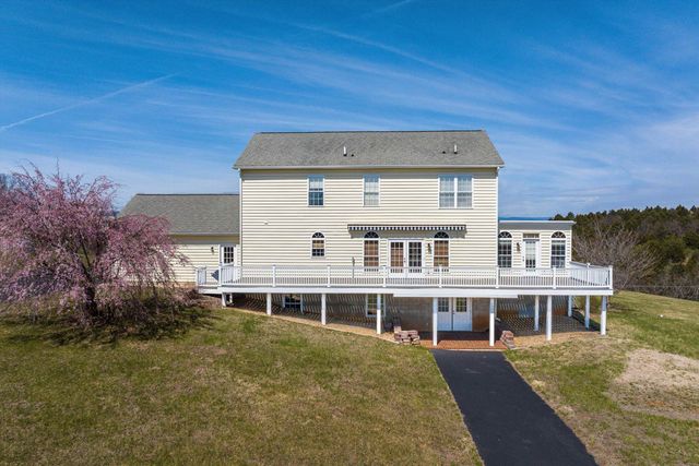 2178 CHURCHVILLE AVE, Staunton, VA 24401