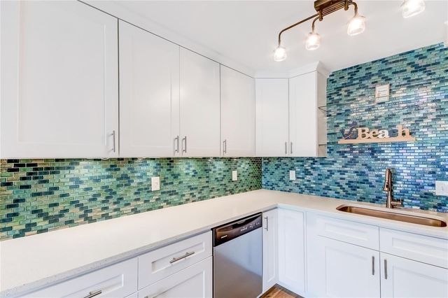 51 ISLAND WAY 104, Clearwater Beach, FL 33767