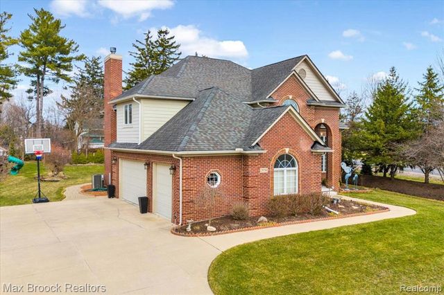 29750 Martell Court, Novi, MI 48377