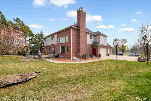 29750 Martell Court, Novi, MI 48377
