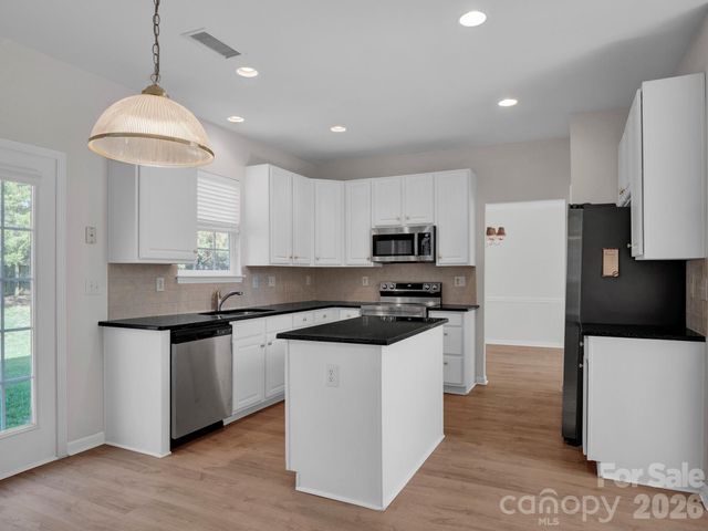 8723 Huntland Court, Charlotte, NC 28277